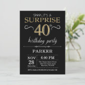 Surprise 40e anniversaire Invitation Black and Gol (Debout devant)