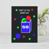 Surprise 50e anniversaire de fête Invitation SECRE (Debout devant)