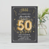 Surprise 50e anniversaire Invitation Gold Chalkboa (Debout devant)