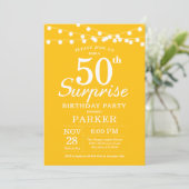 Surprise 50e anniversaire Invitation Jaune (Debout devant)