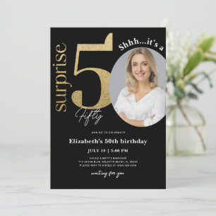 Surprise 50th Black Gold Birthday Invitation Foto Kaart