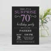 Surprise 70e anniversaire Invitation noir et viole (Debout devant)