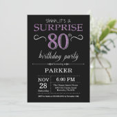Surprise 80e anniversaire Invitation noir et viole (Debout devant)