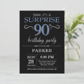 Surprise 90e anniversaire Invitation noir et bleu (Debout devant)