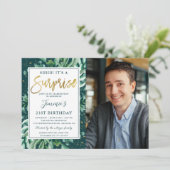 Surprise Birthday Chic Greenery Gold Glitter Foto Kaart (Staand voorkant)