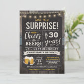 Surprise Cheers and Beers 30th Birthday Invitation (Debout devant)