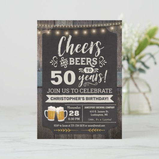 Surprise Cheers and Beers Invitation 50e anniversa (Debout devant)