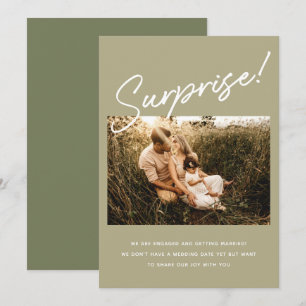 Surprise Modern Sage Green Verloving Foto Save The Date