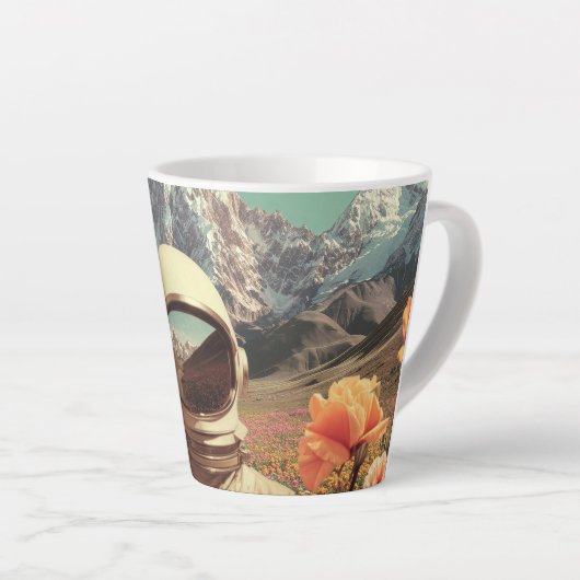 Surreal Astronaut In Flower Field Latte Mok (Rechterhoek)