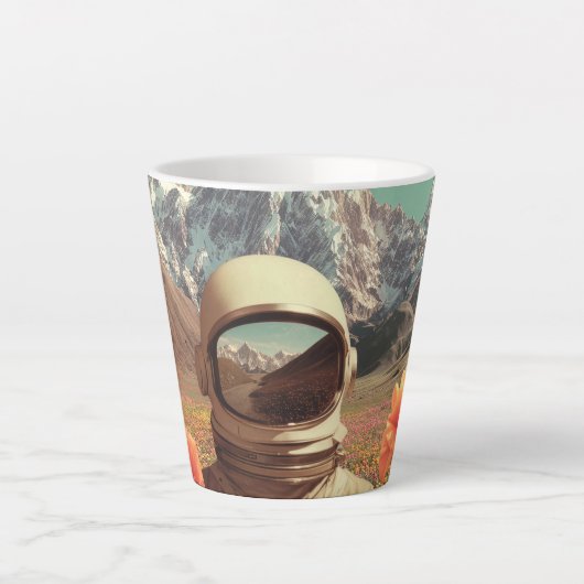 Surreal Astronaut In Flower Field Latte Mok (Voorkant)