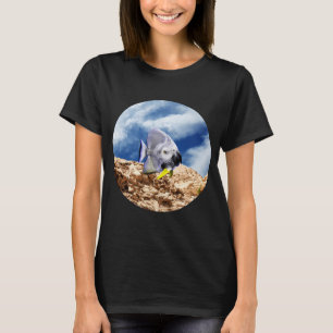 Surreal hybride dier, vliegende berg papegaaivis, t-shirt