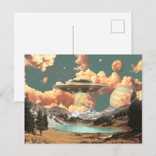 Surreal UFO boven bergmeer met planeten Briefkaart