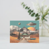 Surreal UFO Over Rustic House Briefkaart (Staand voorkant)