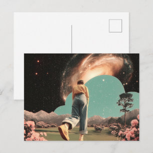 SURREAListisch figuur loopt naar een melkweg poort Briefkaart