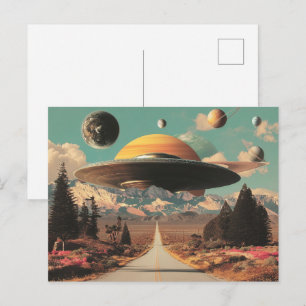 Surrealistisch landschap met weg, UFO en Saturnus Briefkaart