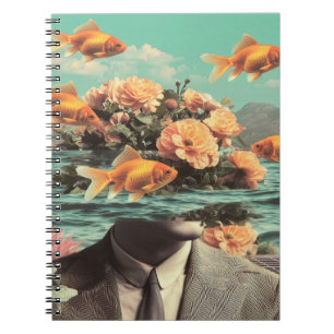 Surrealistisch Portret Met Goudvis Bloemen En Ocea Notitieboek
