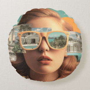 Surrealistisch vrouwenportret met retro zonnebril rond kussen