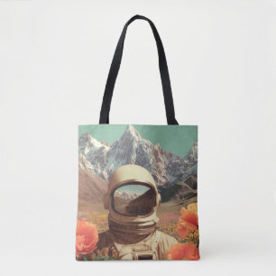 Surrealistische astronaut in bloemenveld draagtas