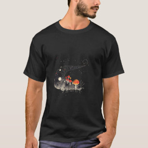 Surrealistische rups met paddestoelen - bosmotief t-shirt
