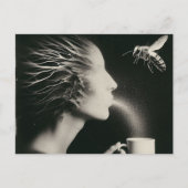 Surrealistische vrouw en Bee Morning Koffie Zwart  Briefkaart (Voorkant)