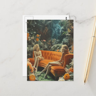 Surrealistische vrouwen oranje vintage bank in jun briefkaart
