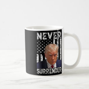 Surrender Trump Mok Shot 2024 Amerikaanse vlag Vro