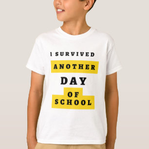 Survié une autre journée de T-shirt de l'école