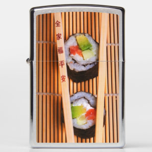 Sushi en houten stokjes