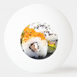Sushi op een bord pingpongballen