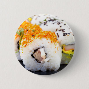 Sushi op een bord ronde button 5,7 cm
