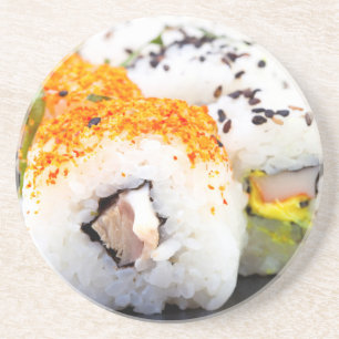 Sushi op een bord zandsteen onderzetter