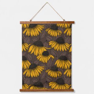 Suspendue Confleurs jaunes sur tapisserie pendante brun fonc