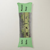 Sutter Buttes Mountain Range met lijmkussens. Lichaamskussen (Voorkant Verticaal)