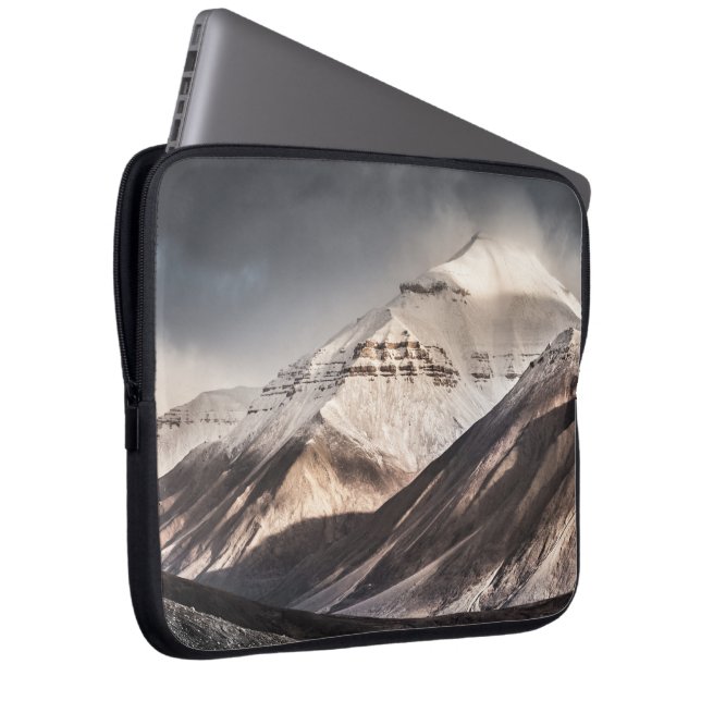 Svalbard Mountain Laptop Sleeve (Voorkant Rechts)