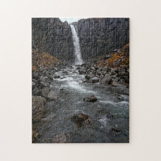 Svartifoss waterval in IJsland Legpuzzel (Verticaal)