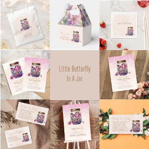 T-shirt Un petit papillon dans un baby shower floral en po