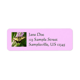 Swallowtail Butterfly op Paarse wilde bloemen Etiket