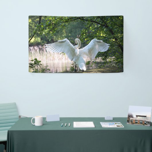 Swan met Wings Spread Spandoek (Beurs)