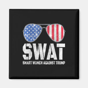 Swat slimme vrouwen tegen Trump grappige anti-Trum Magneet