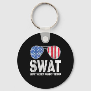 Swat slimme vrouwen tegen Trump grappige anti-Trum Sleutelhanger