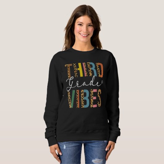 Sweatshirt 3rd Grade Teacher Back To School  Third Grade Vibe (Devant entier)