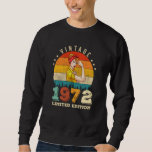 Sweatshirt 50 ans 1972 Vintage 50e anniversaire Cadeaux femme<br><div class="desc">Design Anniversaire Pour toute personne qui a de l'horoscope dire difficile & têtu Mais tout à fait digne.Portez-le avec fierté au travail,  gym scolaire parfait pour s'accoupler avec des shorts,  des leggings ou des jeans pour un look décontracté et tendance</div>