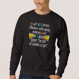 Sweatshirt 5 Personnes Sur 4 Luttent Avec Les Maths Boire Par