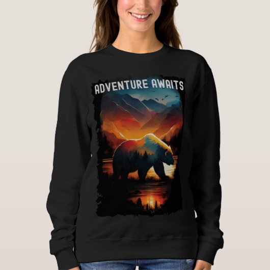 Sweatshirt Adventure Awaits bear hiking camping mountains (Devant)