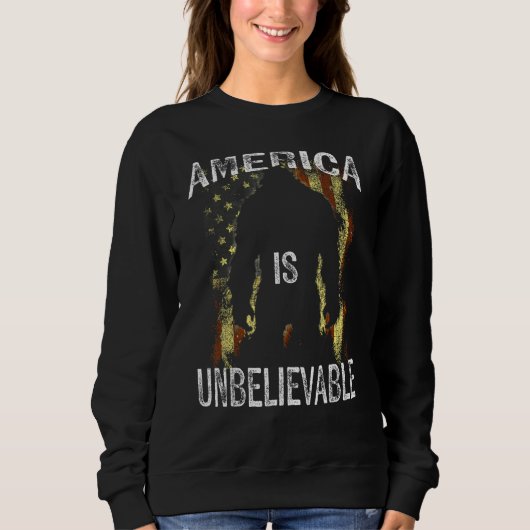 Sweatshirt America is Unbelievable American Flag Sasquatch 4t (Devant)