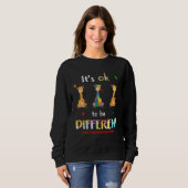 Sweatshirt Autism Giraffe Ok To Be Different Awareness Men Bo (Devant entier)