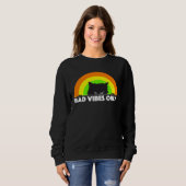 Sweatshirt Bad Vibes Only  angry black cat retro rainbow  men (Devant entier)