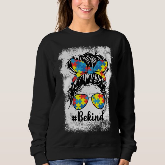Sweatshirt Be Kind Autism Messy Bun Girl Puzzle Piece Autism  (Devant)