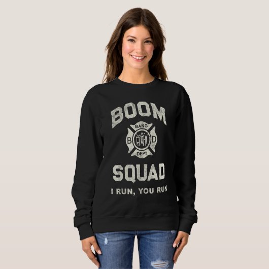 Sweatshirt BOOM SQUAD Fireworks Director Firefighter Red Pyro (Devant entier)