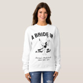 Sweatshirt Bride in a tini bit martini bachelorette Espresso (Devant entier)